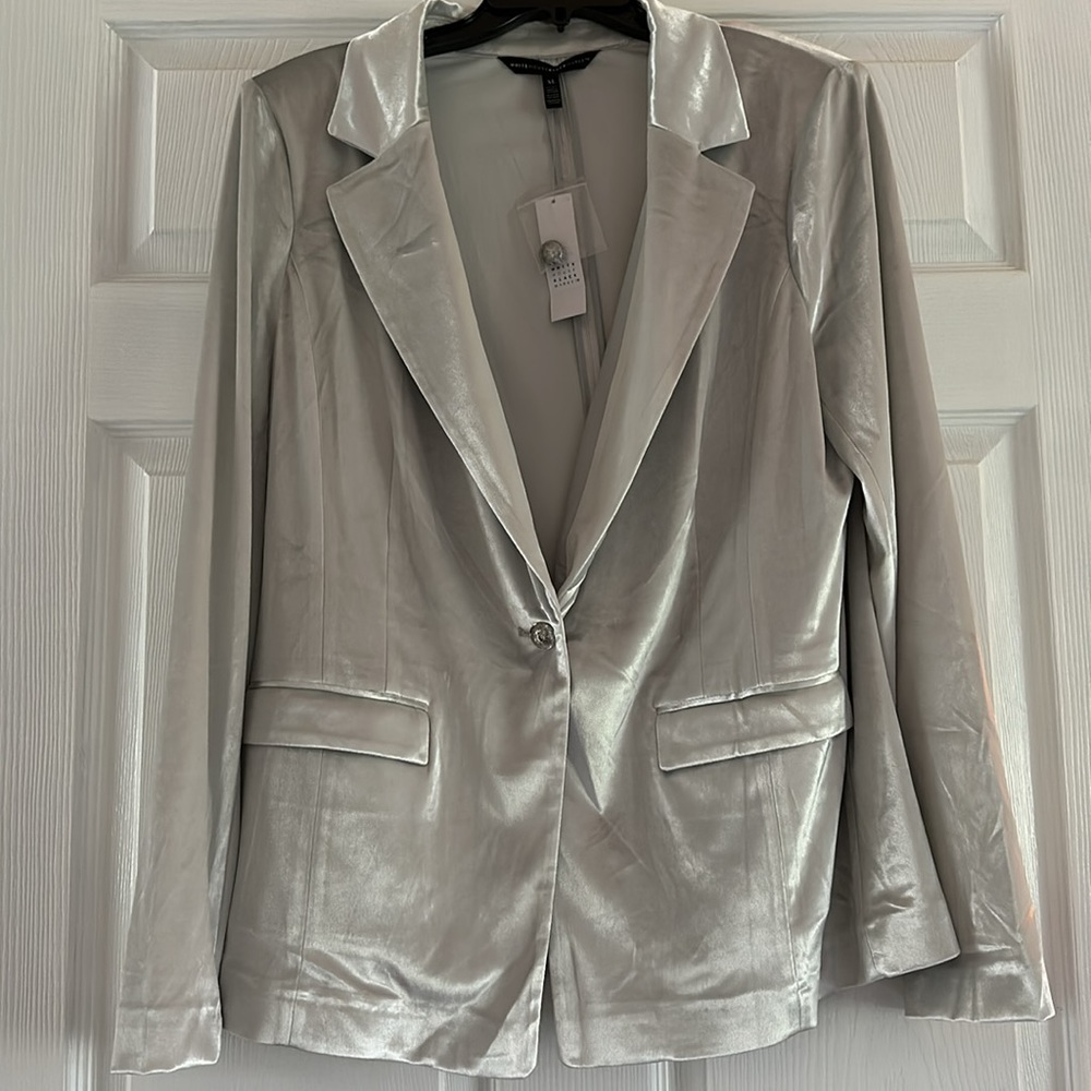 New with Tags WHITE HOUSE BLACK MARKET Velvet Blazer in Lunar Color WHBM.  XL